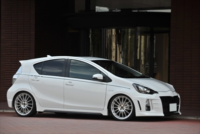 26608 アクア NHP10 前期 右サイドステップ 082