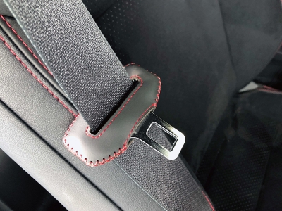 ゼニス新作モデル ZN8 GR86 シートベルトストライカー レザーカバー（レッド アクセサリー