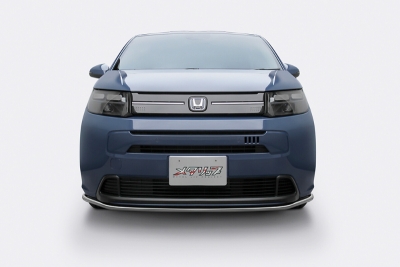 フロントグリル 新型フリードのフロントグリル、ブラックエンブレムの